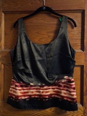 T Tahari Sleeveless Shell Black Satin-Look Tank Top with Red Print